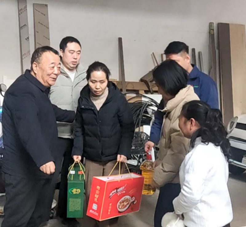 人大代表送温暖 企业担当暖民心
